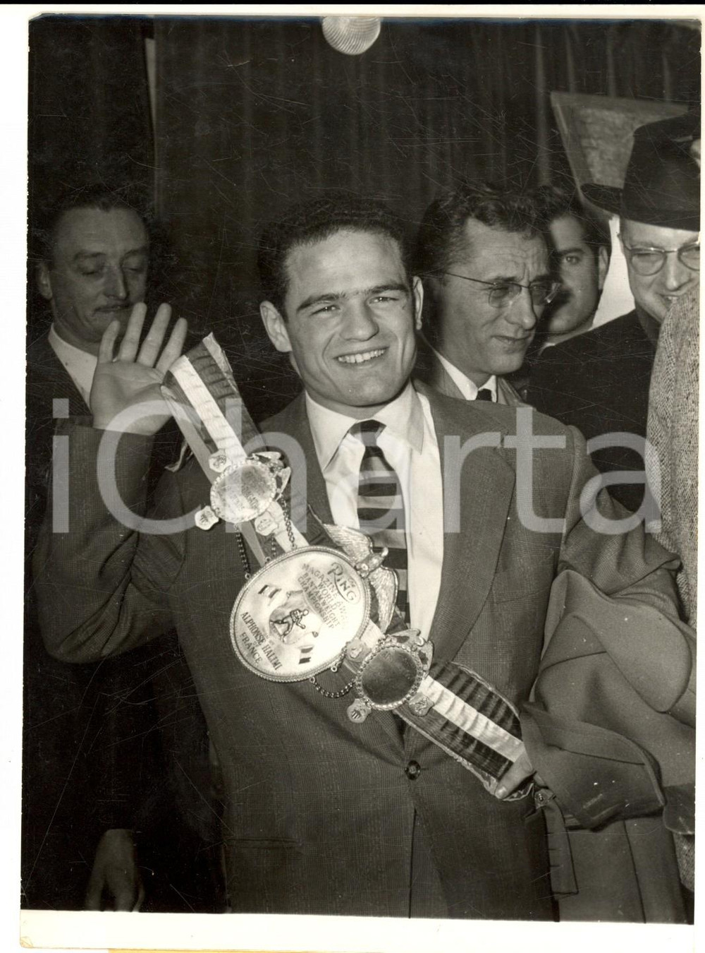 Fotografia d epoca originale 1957 PARIS BOXE Alphonse HALIMI champion du monde poids coq  Photo 13x18 1