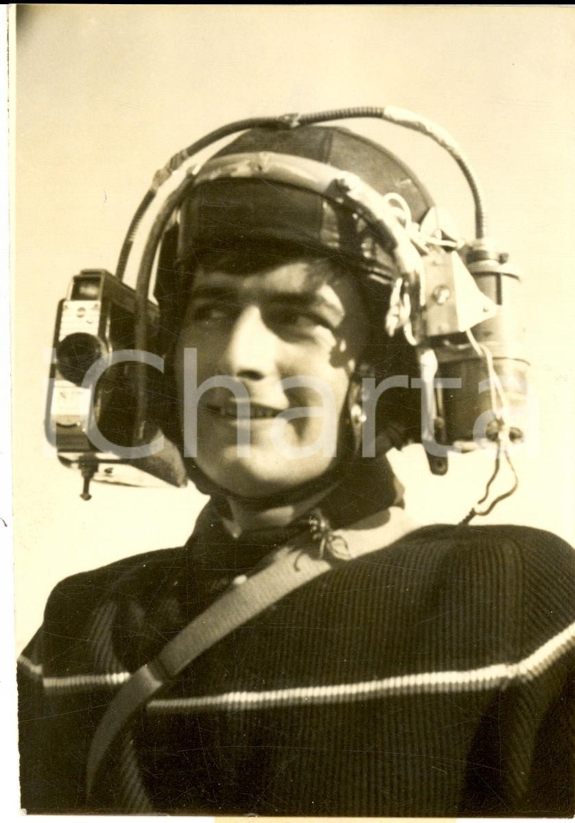 Fotografia d epoca originale 1961 MEGEVE Coupe Emile ALLAIS Skieur avec casque muni da caméra  Photo 10x15 1