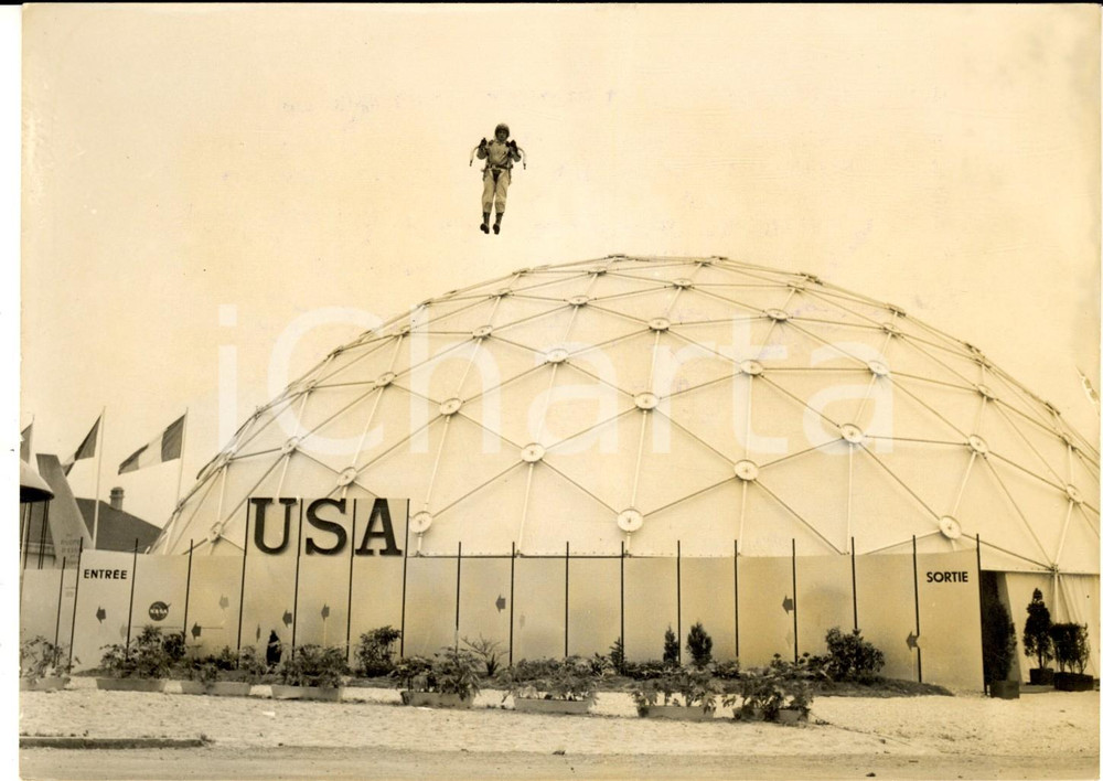 Fotografia d epoca originale 1963 PARIS LE BOURGET DÃ©monstration ROCKET BELT HommefusÃ©e  Photo 18x13 1