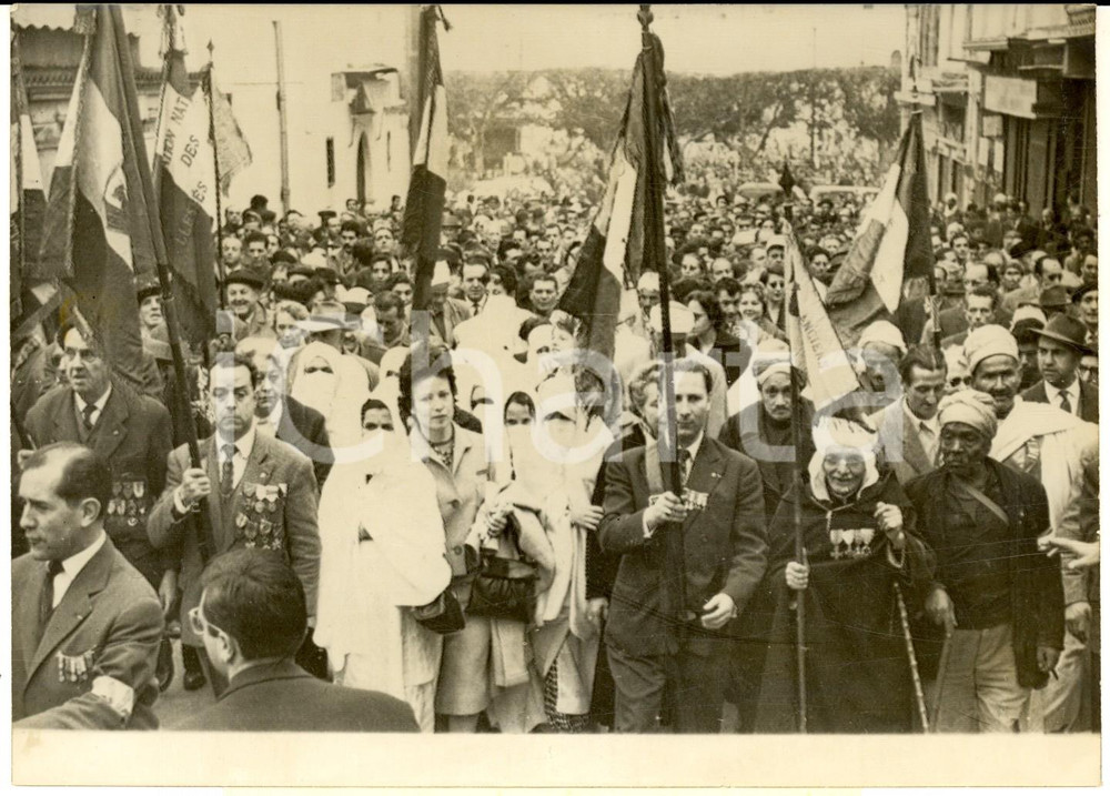 1960 ALGER Cortège des Anciens Combattants à l'entrée de la Casbah - Photo 18x13