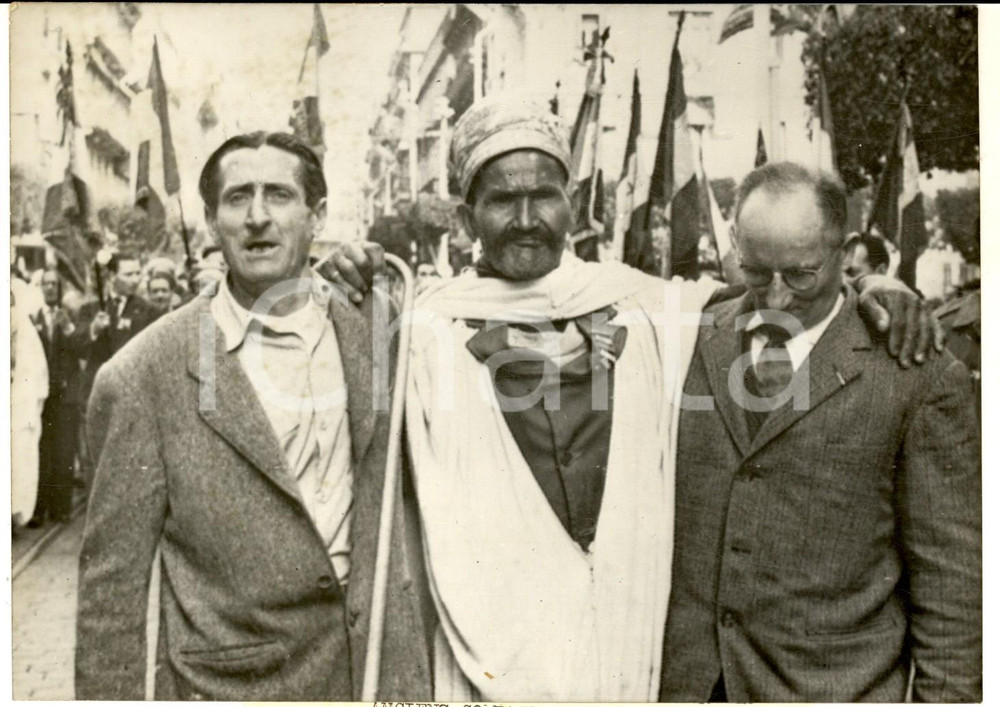 Fotografia d epoca originale 1960 ALGER Manifestation Anciens Combattants  Musulman au défilé  Photo 18x13 1