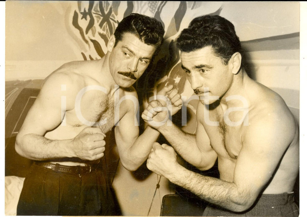 Fotografia d epoca originale 1959 PARIS BOXE Germinal BALLARIN e Lazlo PAPP al peso Foto 18x13 cm 1