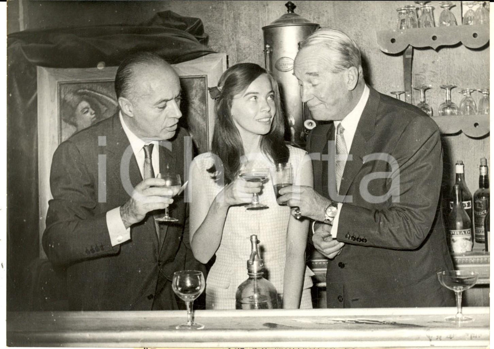 Fotografia d epoca originale 1960 CINEMA Brindisi cast Fanny  Charles BOYER Leslie CARON Maurice CHEVALIER 1