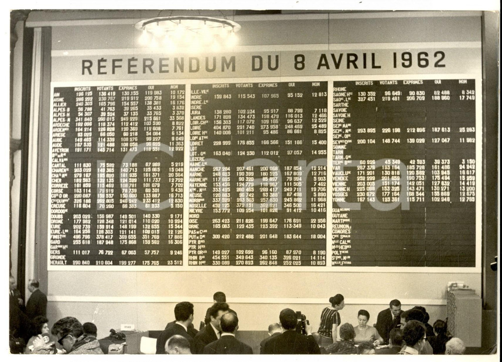 Fotografia d epoca originale 1962 PARIS MinistÃ¨re IntÃ©rieur  FiÃ¨vre pour les rÃ©sultats du rÃ©fÃ©rendum Photo 1