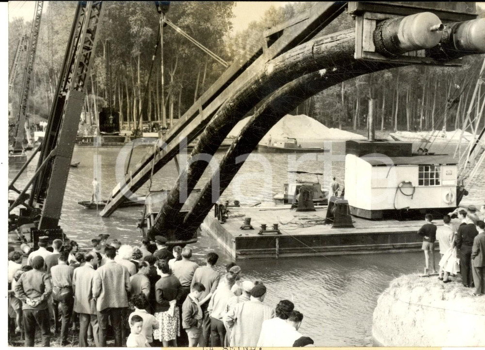 Fotografia d epoca originale 1959 PARIS Immersion du feeder amenant le gaz dans la Seine Photo 18x13 cm 1