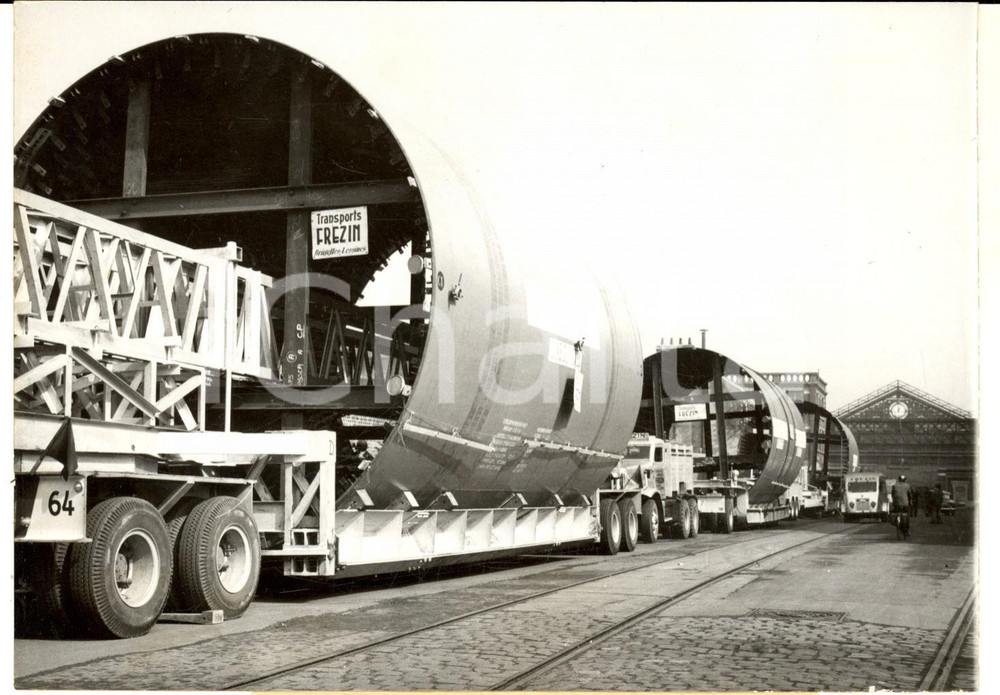 Fotografia d epoca originale 1959 LILLE FRANCE Trasporto di tubi per altoforni in URSS  Foto 18x13 cm 1