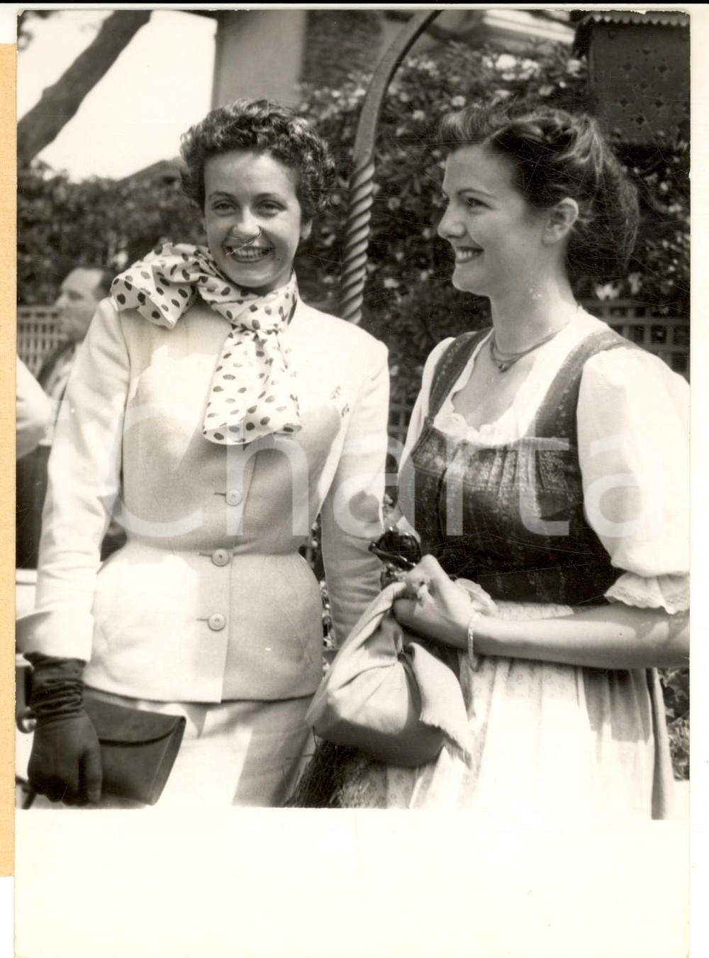 Fotografia d epoca originale 1958 FESTIVAL DI CANNES GisÃ¨le PASCAL e Marianna SCHONAUER Foto 13x18 cm 1