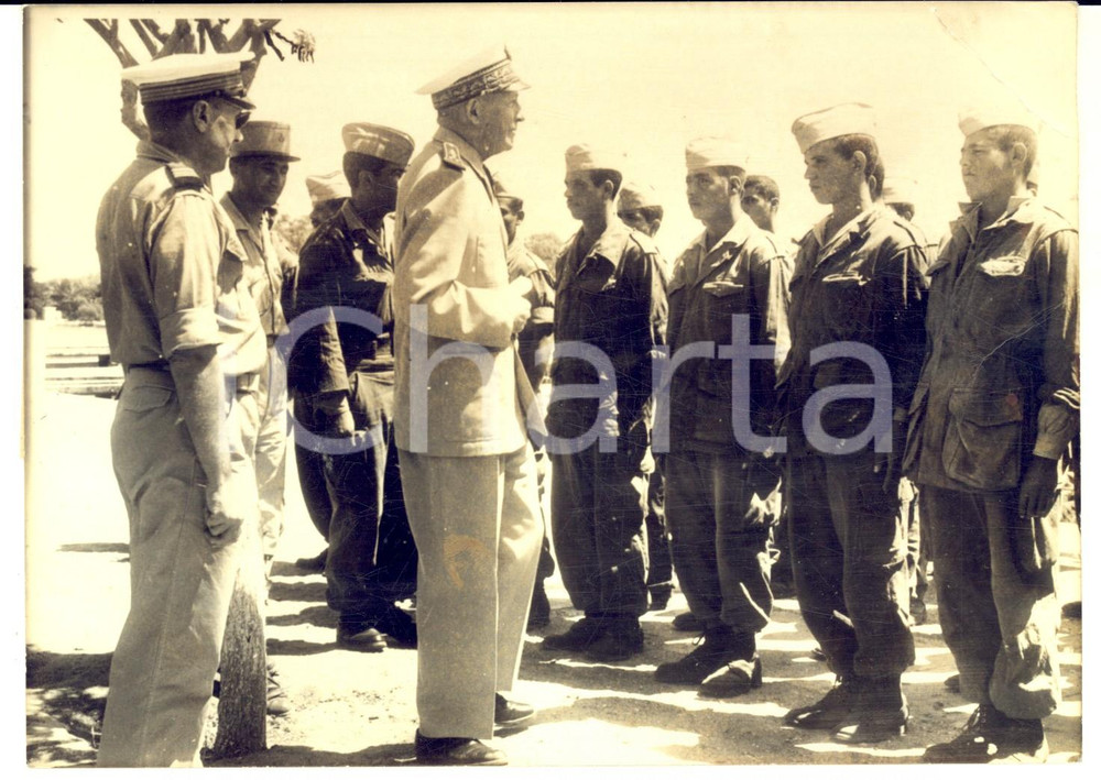 Fotografia d epoca originale 1961 BIZERTE Viceamiral Maurice AMMAN visite les prisonniers tunisiens Photo 1