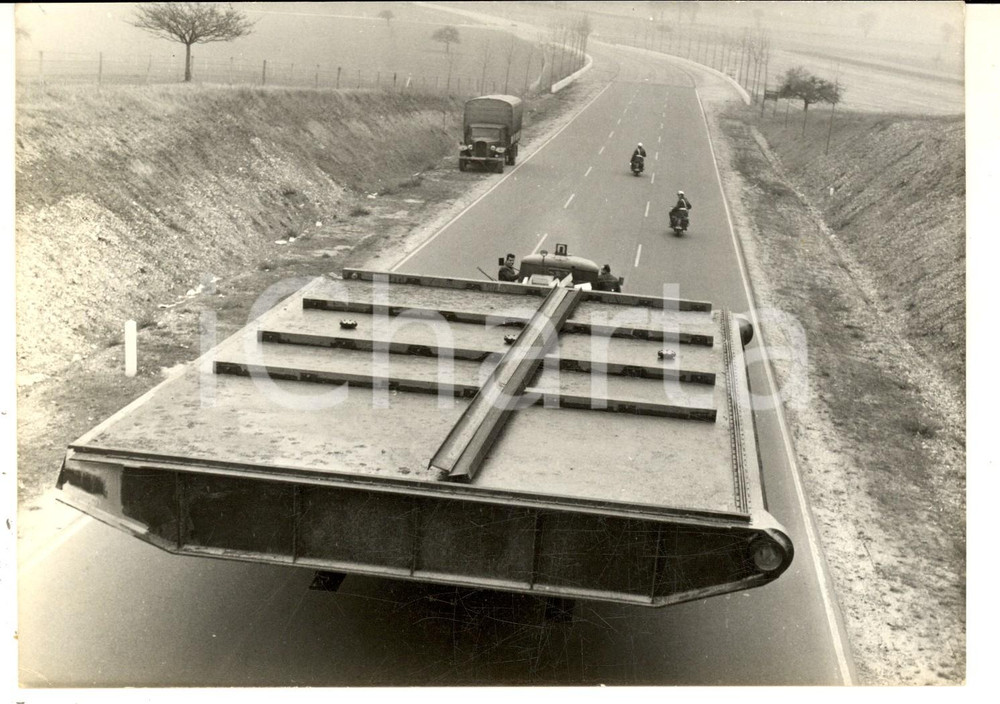 Fotografia d epoca originale 1962 PARIS Convoi exceptionnel Ã  son passage sur la route pour Rouen  Photo 1