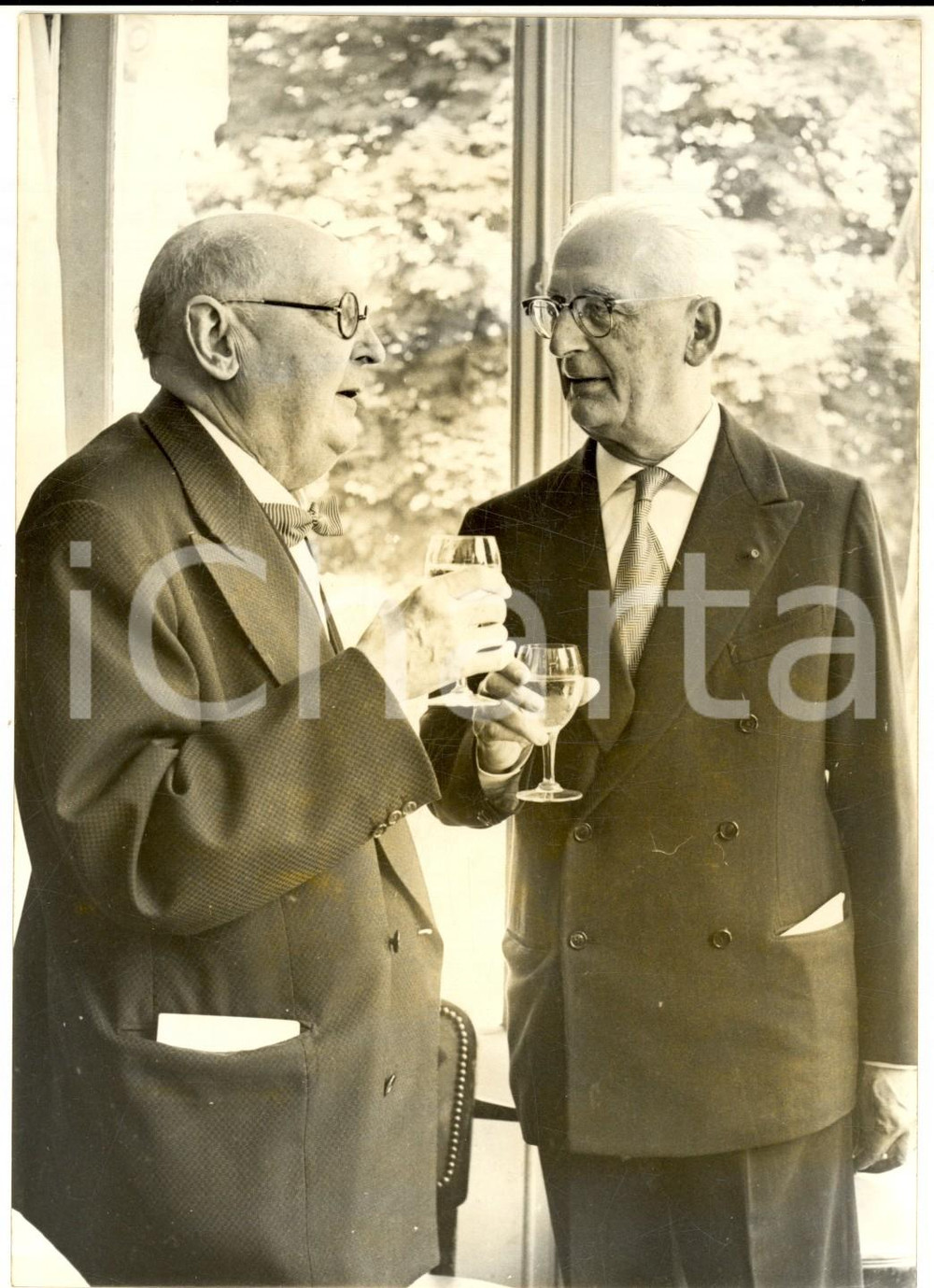 Fotografia d epoca originale 1960 PARIS Georges DUHAMEL con Carlo PELLEGRINI vincitore Premio PELMAN 1