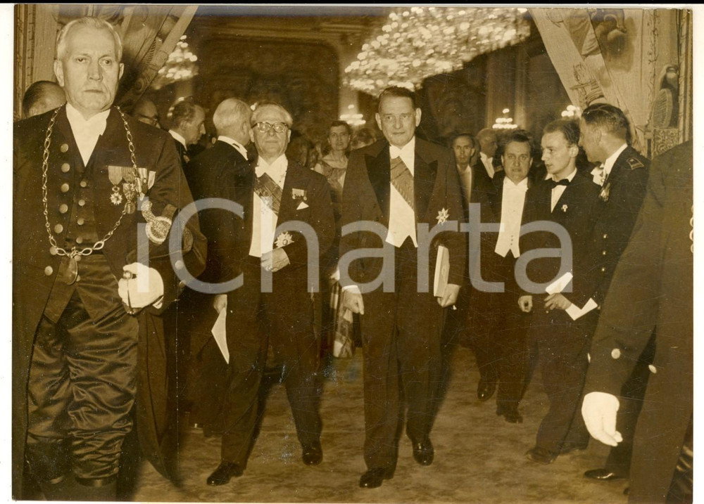 Fotografia d epoca originale 1956 PARIS RenÃ© COTY Giovanni GRONCHI dopo il ricevimento all Eliseo Foto 18x13 1