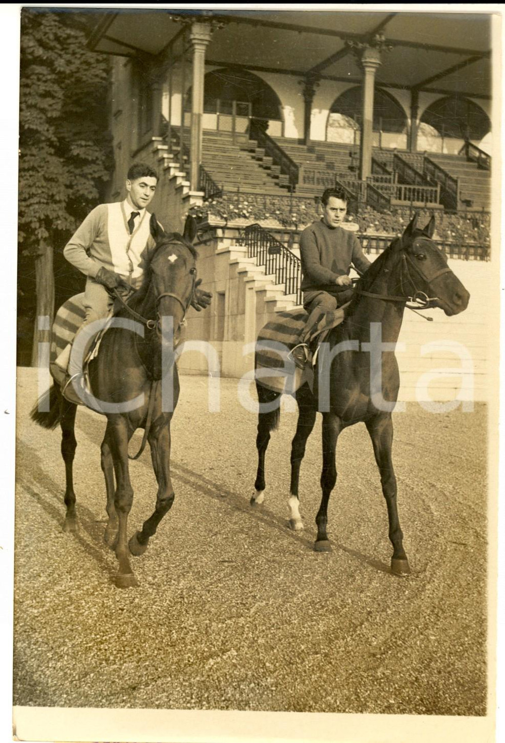 Fotografia d epoca originale 1957 PARIS LONGCHAMP Prix ARC DE TRIOMPHE  Cavalli PIPE OF PEACE e TALGO Foto 1
