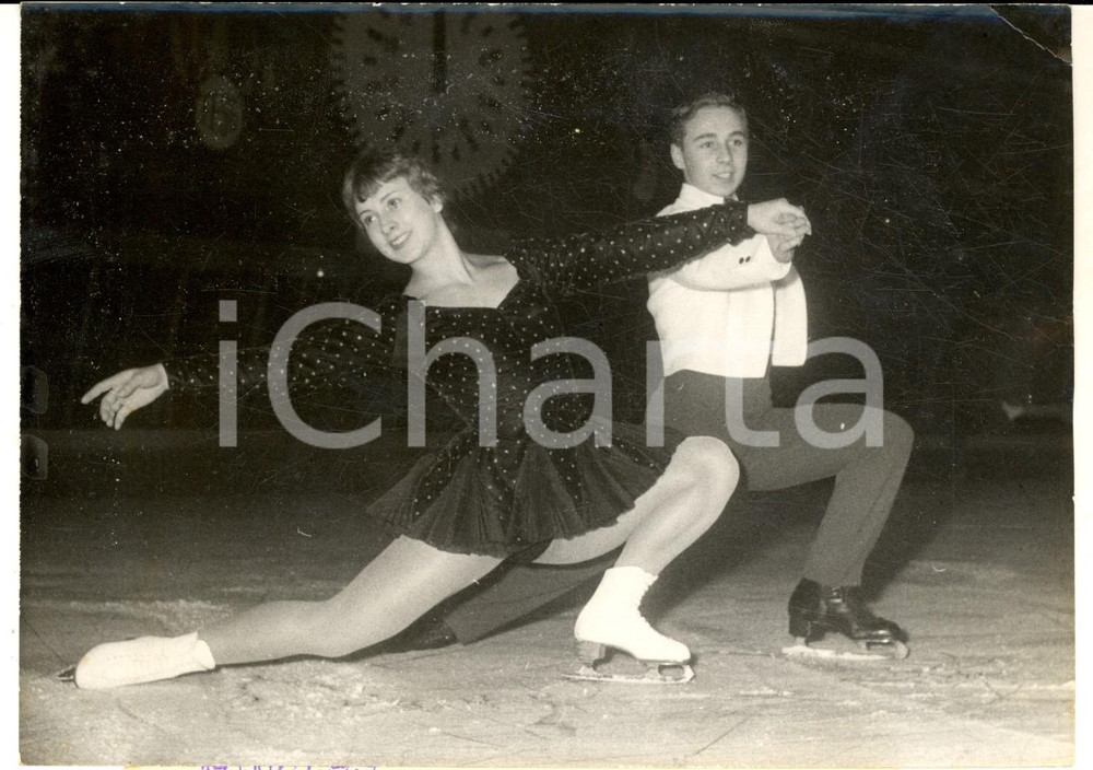 Fotografia d epoca originale 1956 PARIS Pattinaggio artistico  I campioni Alain GILETTI Maryvonne HUET Foto 1