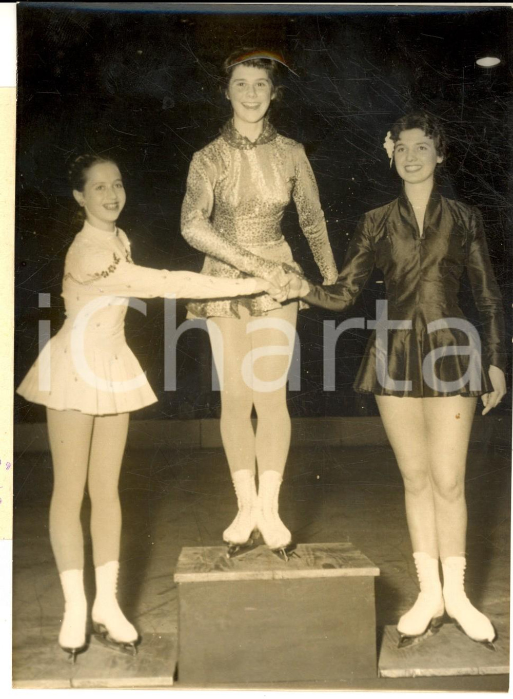 Fotografia d epoca originale 1956 PARIS Europei PATTINAGGIO  Yvonne SUDGEN Ingrid WENDL Erika BATCHELOR Foto 1