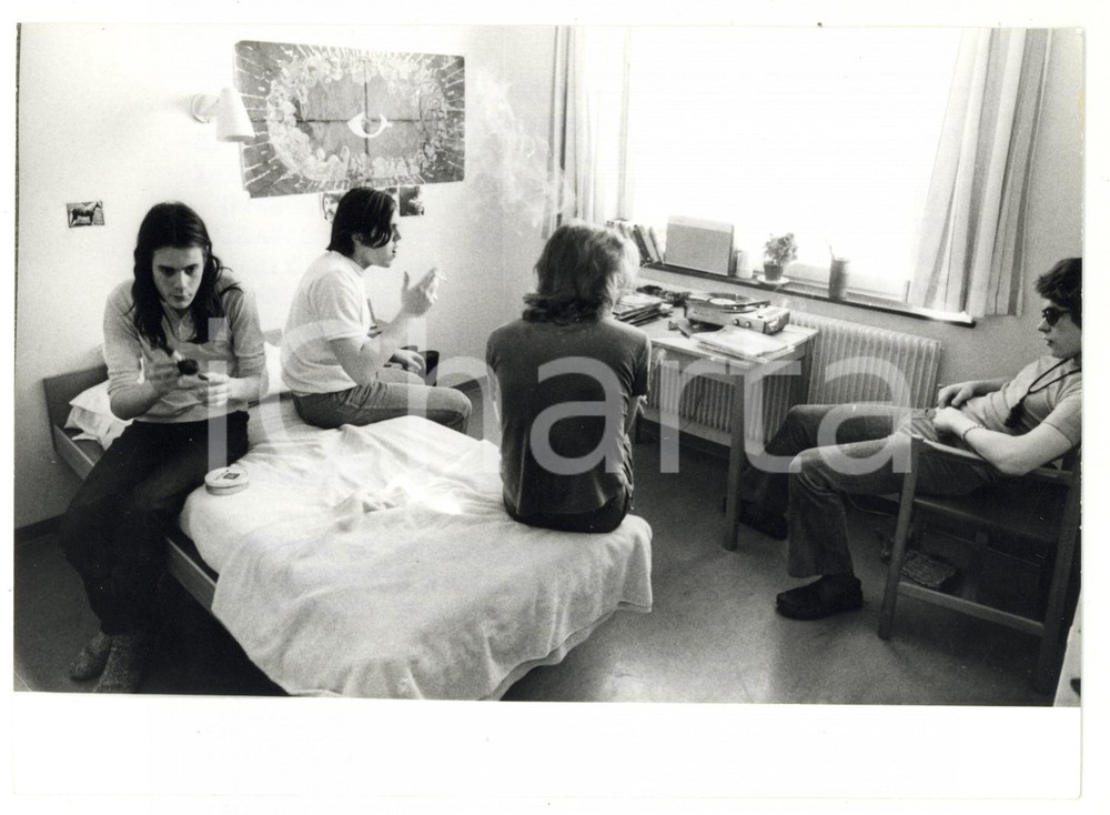 Fotografia d epoca originale 1970 ca SVEZIA Droga e giovani  Tossicomani in una clinica di recupero Foto 1