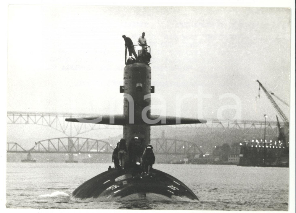 Fotografia d epoca originale 1971 GROTON  Sottomarino USS Bluefish SSN675 alla partenza dal porto Foto 1