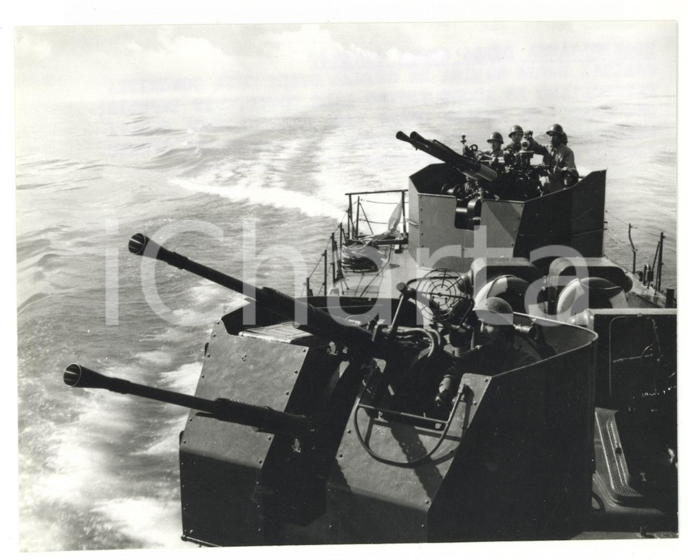 Fotografia d epoca originale 1971 CHINA Pattugliamento Marina da Guerra comunista contro Cina nazionalista 1