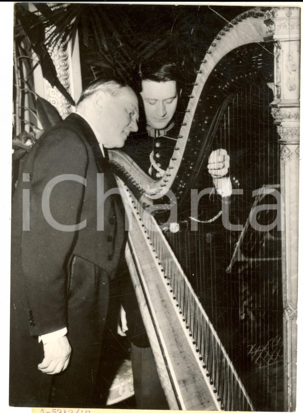 1956 PARIS ELYSEE René COTY avec la harpe de la Garde Républicaine *Photo