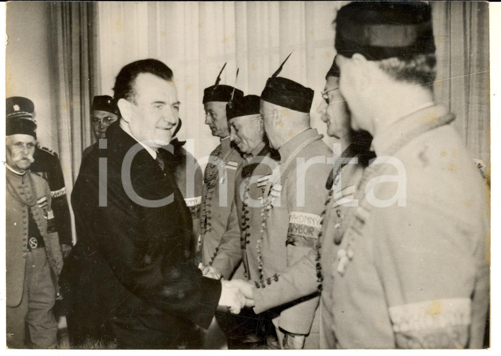 Fotografia d epoca originale 1948 PRAGA XI Festival SOKOL  Presidente Klement GOTTWALD con gli organizzatori 1
