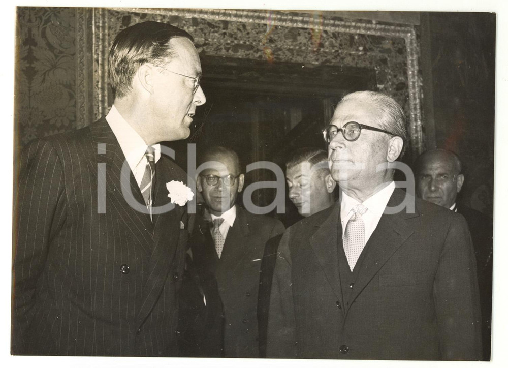 Fotografia d epoca originale 1955 ROMA Giovanni GRONCHI riceve il principe Bernardo d Olanda Foto 18x13 cm 1