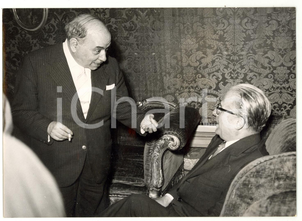 Fotografia d epoca originale 1956 ROMA PALAZZO GIUSTINIANI Conversazione tra Giovanni GRONCHI ed Enrico MOLÃˆ 1