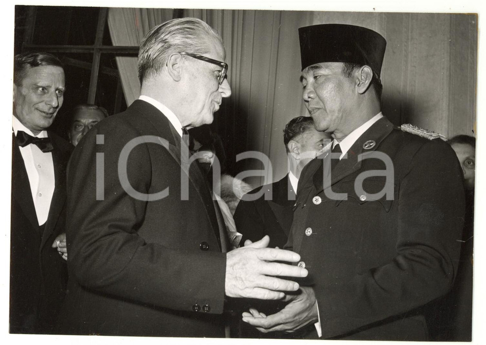 1956 ROMA Villa Madama - Giovanni GRONCHI riceve il presidente SUKARNO *Foto