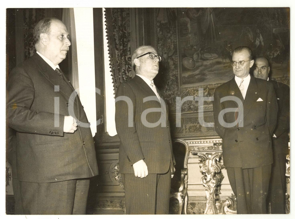 Fotografia d epoca originale 1956 ROMA Giovanni GRONCHI riceve Jacques FERON con delegazione parigina Foto 1