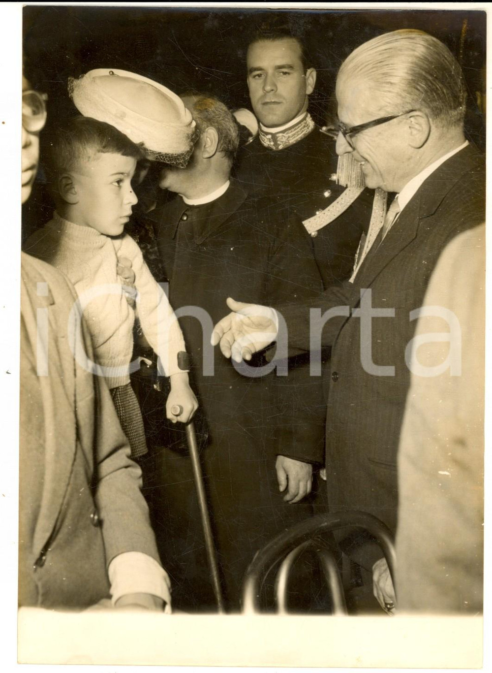 Fotografia d epoca originale 1956 ROMA Giovanni GRONCHI alla commemorazione di don GNOCCHI tra i mutilatini 1