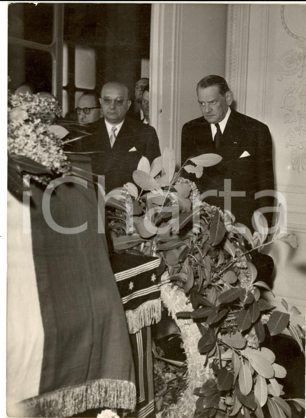 Fotografia d epoca originale 1954 PARIS Presidente RenÃ© COTY ai funerali di LÃ©on JOUHAUX  Foto 13x18 cm 1