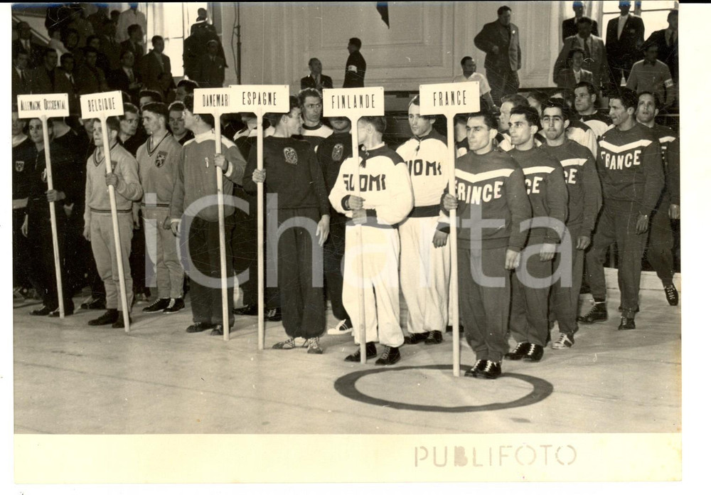 Fotografia d epoca originale 1953 NAPOLI Mondiali di lotta grecoromana  Presentazione squadre  Foto 18x13 1
