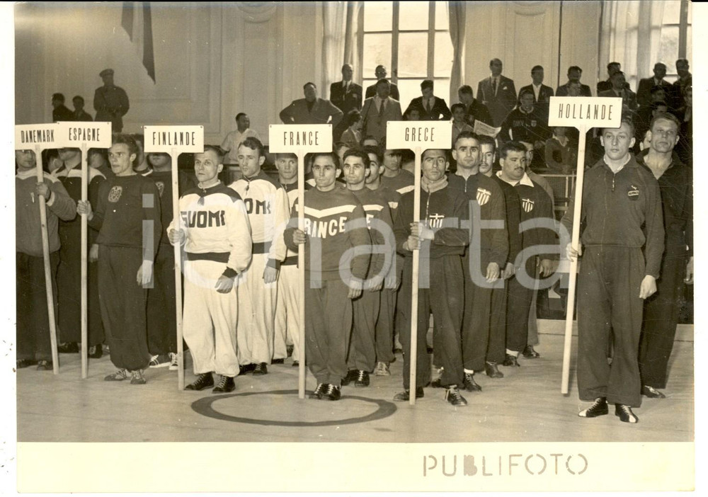 Fotografia d epoca originale 1953 NAPOLI Mondiali di lotta grecoromana  Presentazione squadre Foto 18x13 1
