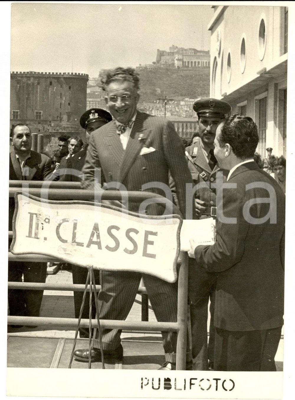 Fotografia d epoca originale 1953 NAPOLI Anthony CALIANDRO parte per gli USA con la famiglia Foto 13x18 1