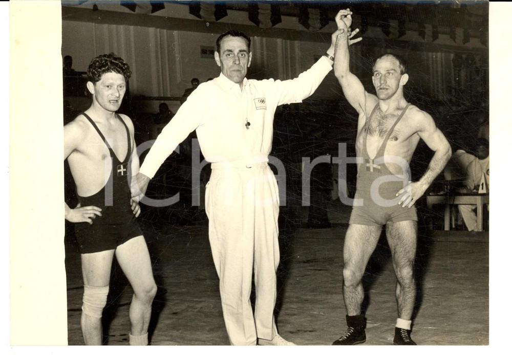 Fotografia d epoca originale 1953 NAPOLI Mondiali di lotta grecoromana  ANDENBERGER vs KNOL  Foto 18x13 1