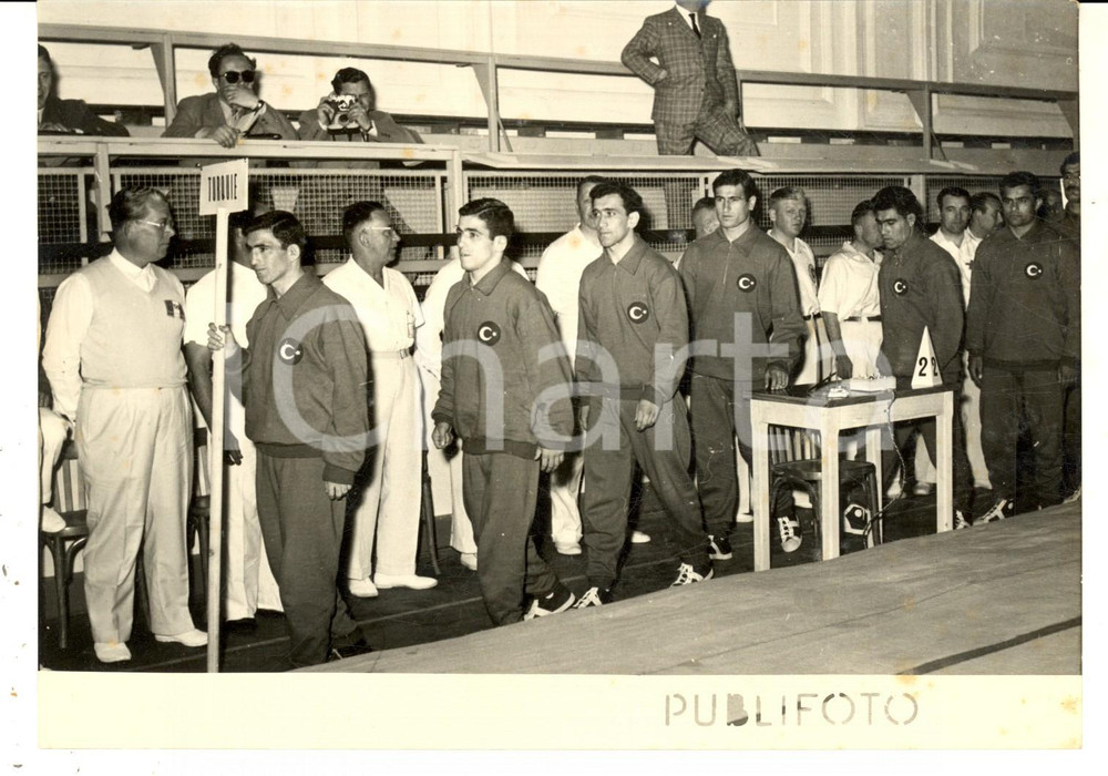 Fotografia d epoca originale 1953 NAPOLI Mondiali di lotta grecoromana  La squadra della TURCHIA Foto 18x13 1