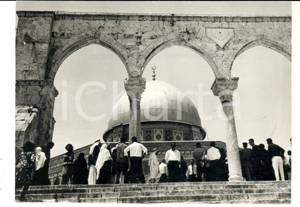 Fotografia d epoca originale 1971 GERUSALEMME ISRAELE Turisti in visita alla moschea di Omar Foto 18x13 1