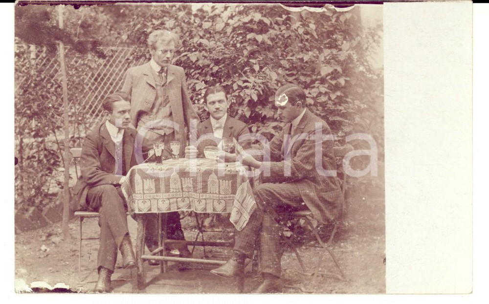 Cartolina originale da collezione Estate 1910 BAD ALTHEIDE / POLANICAZDROJ Un brindisi tra uomini Foto cartolina 1