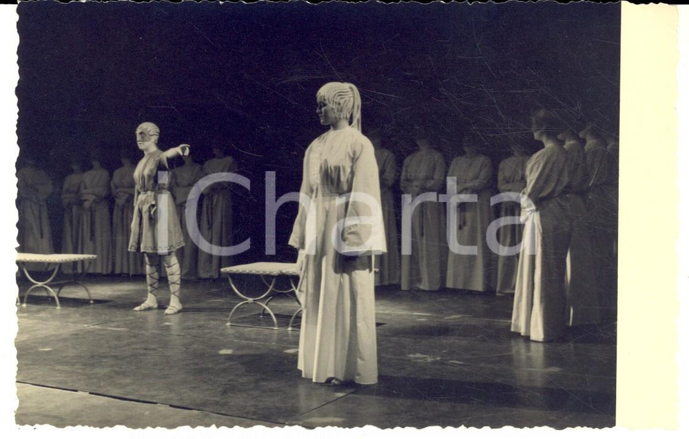 Cartolina originale da collezione 1930 ca INNSBRUCK TEATRO CLASSICO Scena di accusa  Foto cartolina RARA 1