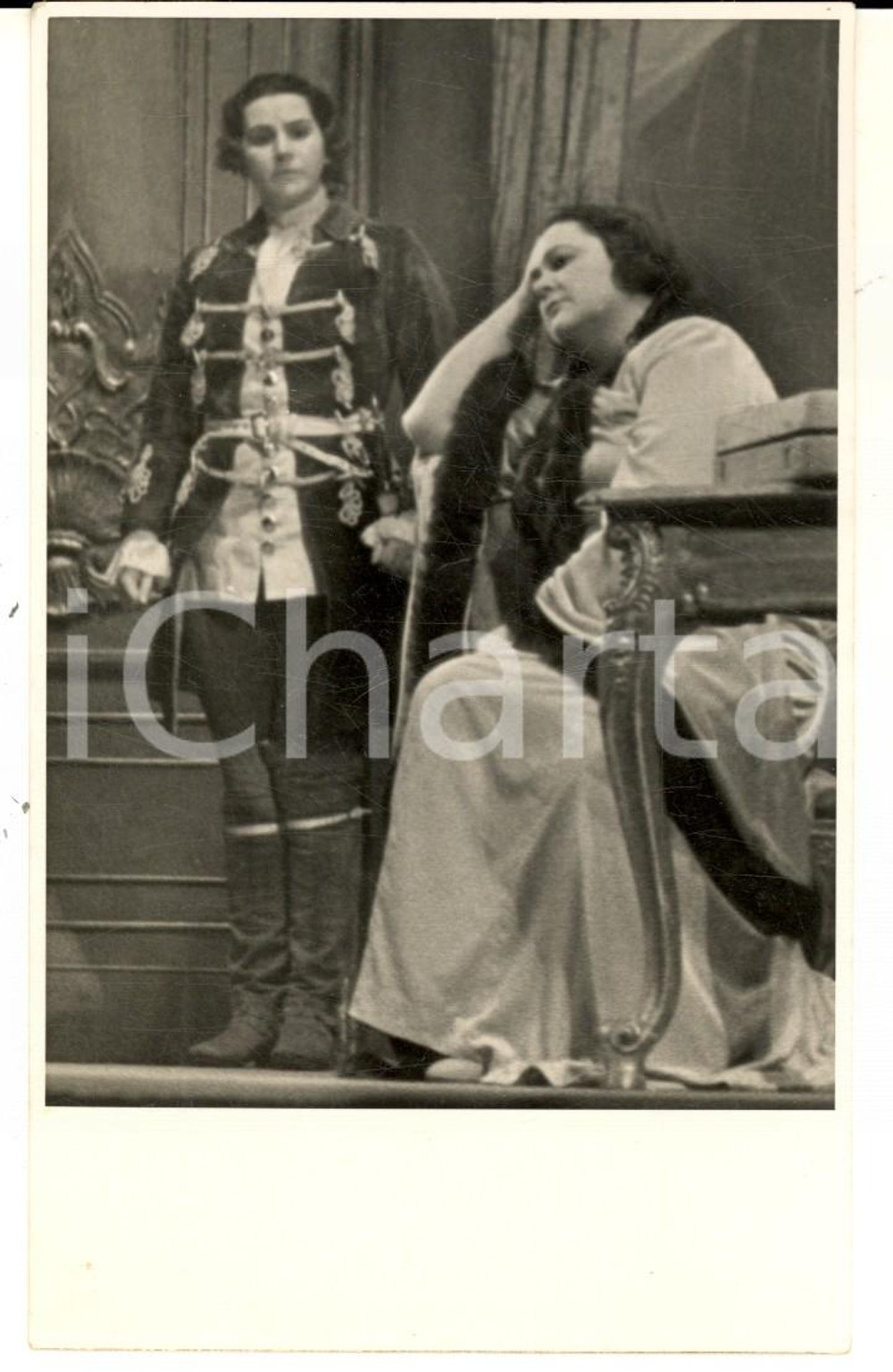 1930 ca GERMANIA TEATRO Scena con padrona e servo - Foto cartolina VINTAGE Fotografia d'epoca, in formato cartolina postale. CONDIZIONI: G       originale e autentica 1