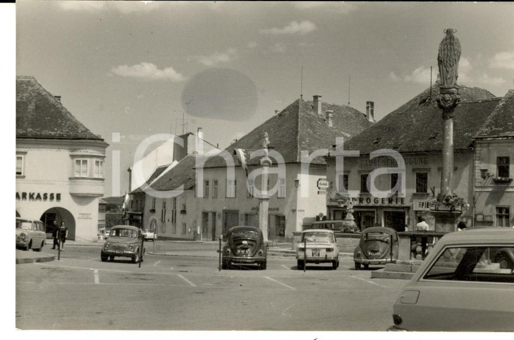 Fotografia d epoca originale 1960 ca EGGENBURG D Veduta Hauptplatz con auto parcheggiate  Foto cartolina 1