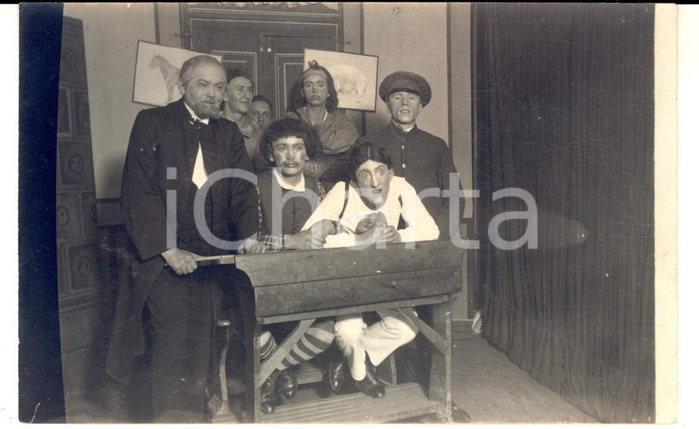 Fotografia d epoca originale 1925 TEATRO FURTH Weissengarten  Farsa con finti scolari Foto CURIOSA 1