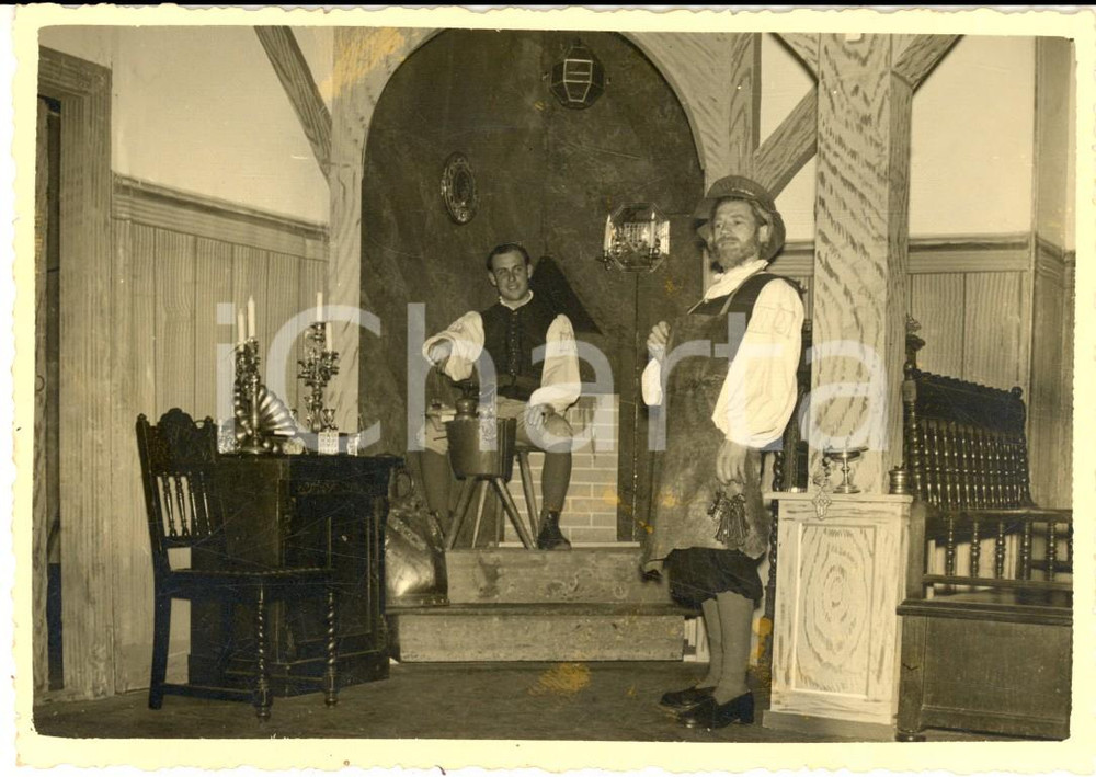 Fotografia d epoca originale 1940 ca BAD GRÃ–NENBACH  TEATRO  Scena con due attori in costume  Foto 1