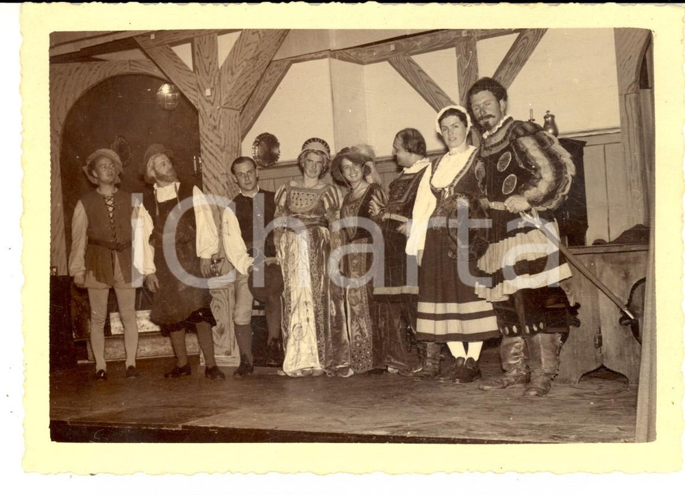 Fotografia d epoca originale 1940 ca BAD GRÖNENBACH  TEATRO  Attori in costume per una farsa storica  Foto 1