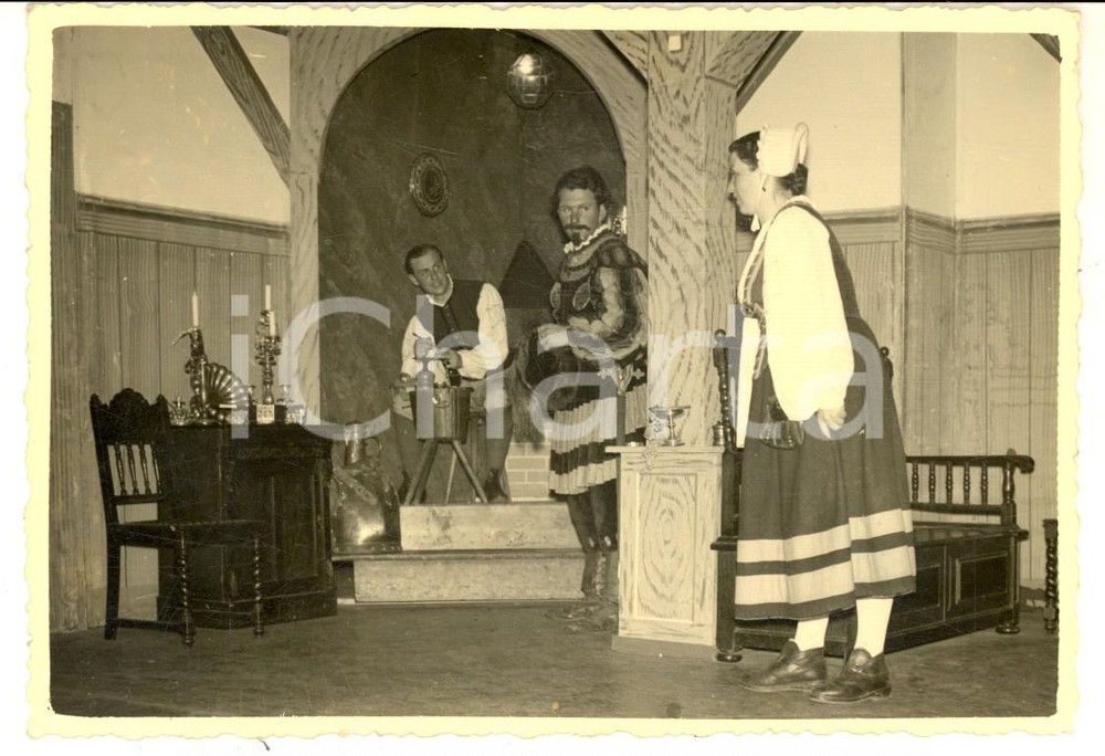 1940 ca BAD GRÖNENBACH - TEATRO - Scena con terzetto in costume - Foto Fotografia d'epoca, in formato cartolina postale.  CONDIZIONI: G    originale e autentica 1