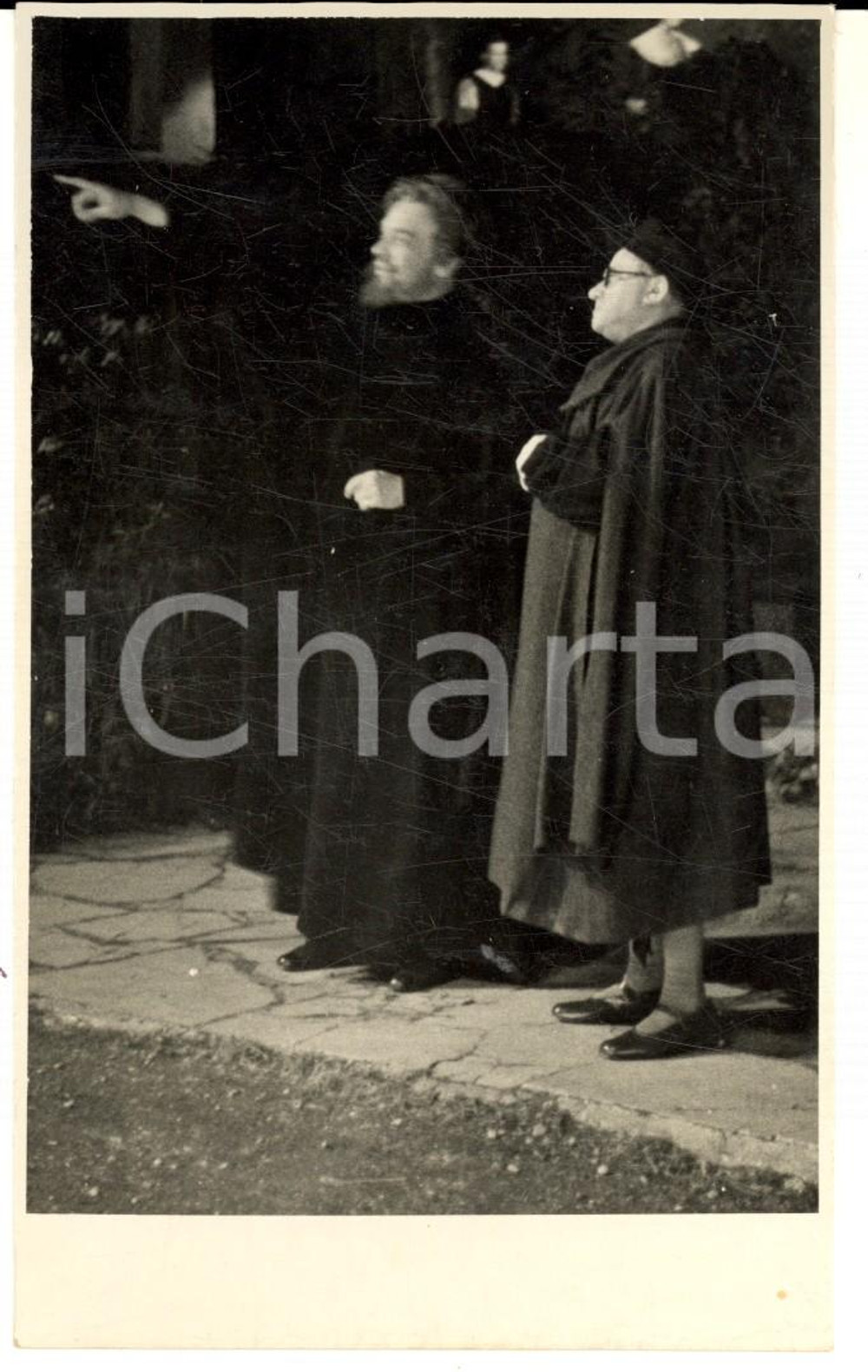 1940 ca WIENER NEUSTADT TEATRO Coppia di attori in costume - Foto cartolina Fotografia d'epoca, in formato cartolina postale.Timbro al verso "Anton Fischer - Wiener Neustadt" CONDIZIONI: G        originale e autentica 1