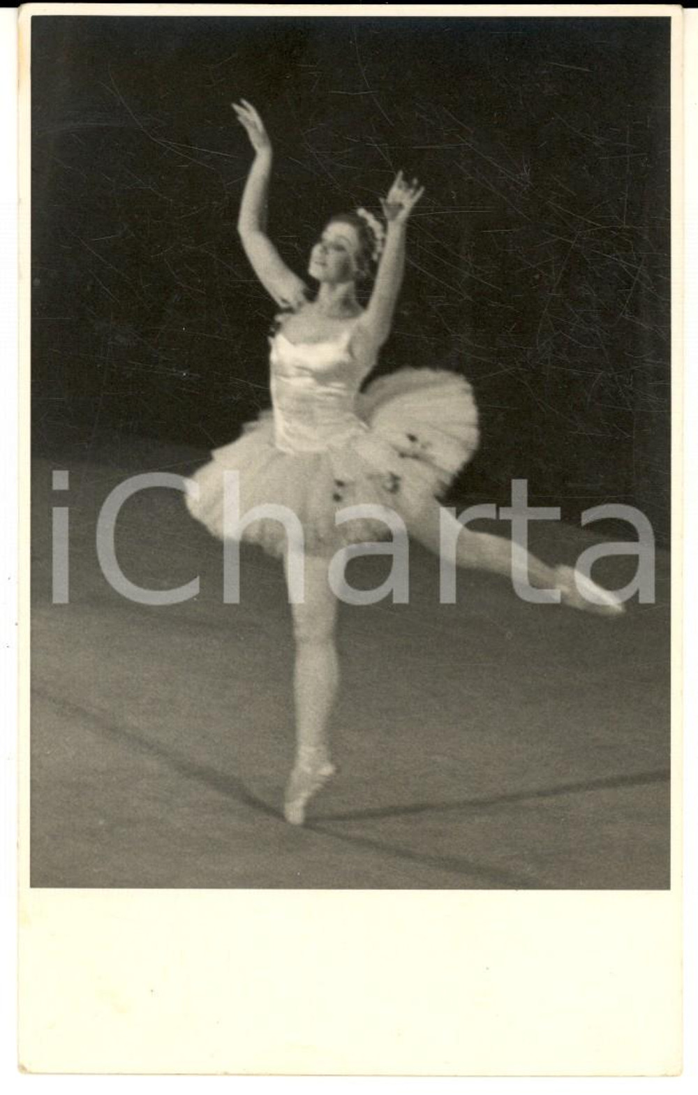 1940 ca WIENER NEUSTADT DANZA CLASSICA Ballerina in scena - Foto cartolina Fotografia d'epoca, in formato cartolina postale.Timbro al verso "Anton Fischer - Wiener Neustadt" CONDIZIONI: G        originale e autentica 1