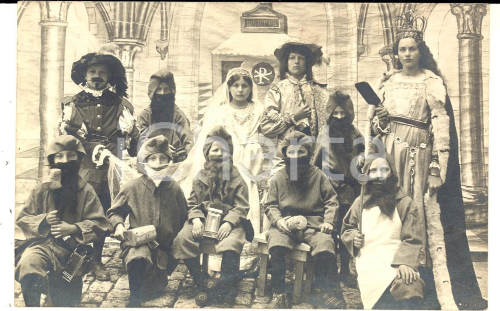 Fotografia d epoca originale 1920 ca TEATRO GERMANIA Bambini travestiti con barbe finte Foto CURIOSA RARA 1