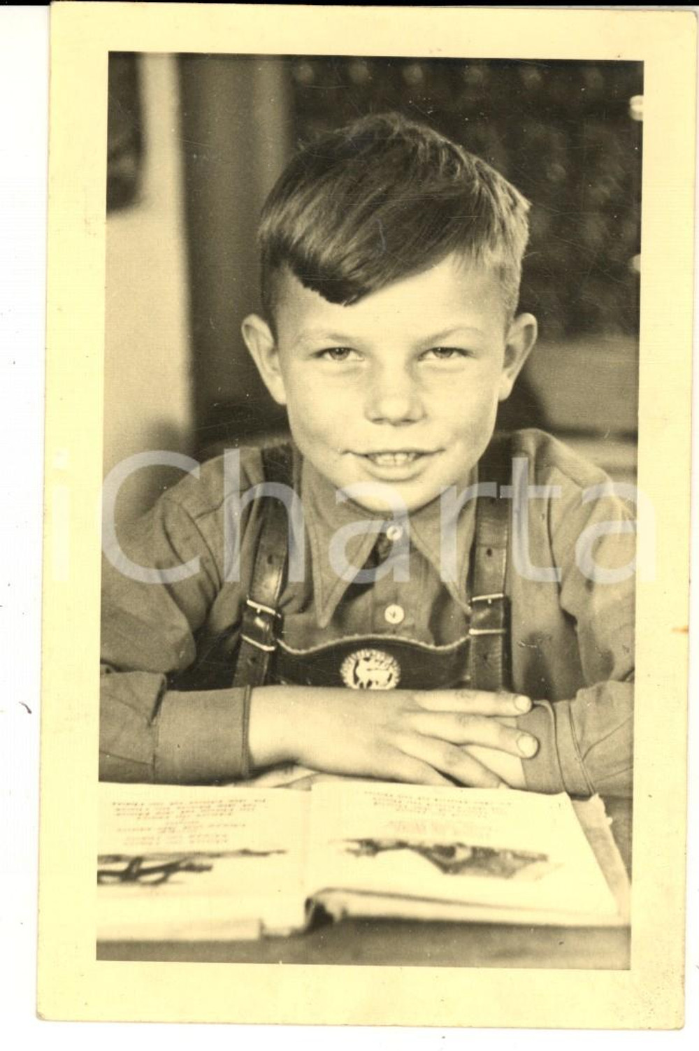 Cartolina originale da collezione 1930 ca FÃœRTH D Ritratto di un bambino sui banchi di scuola  Foto cartolina 1