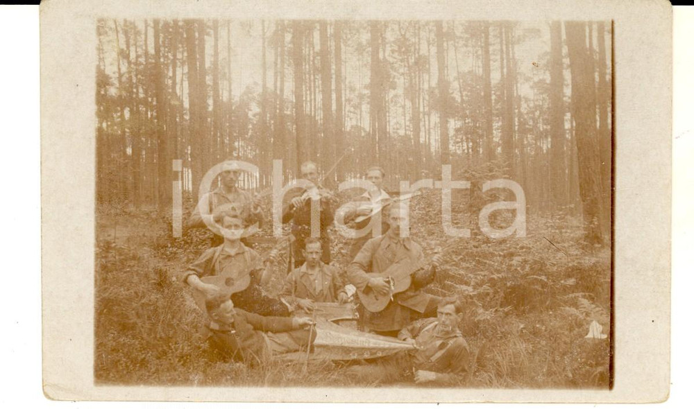 Cartolina originale da collezione 1920 ca GERMANIA MUSICA Orchestrina amatoriale in un bosco  Foto cartolina 1