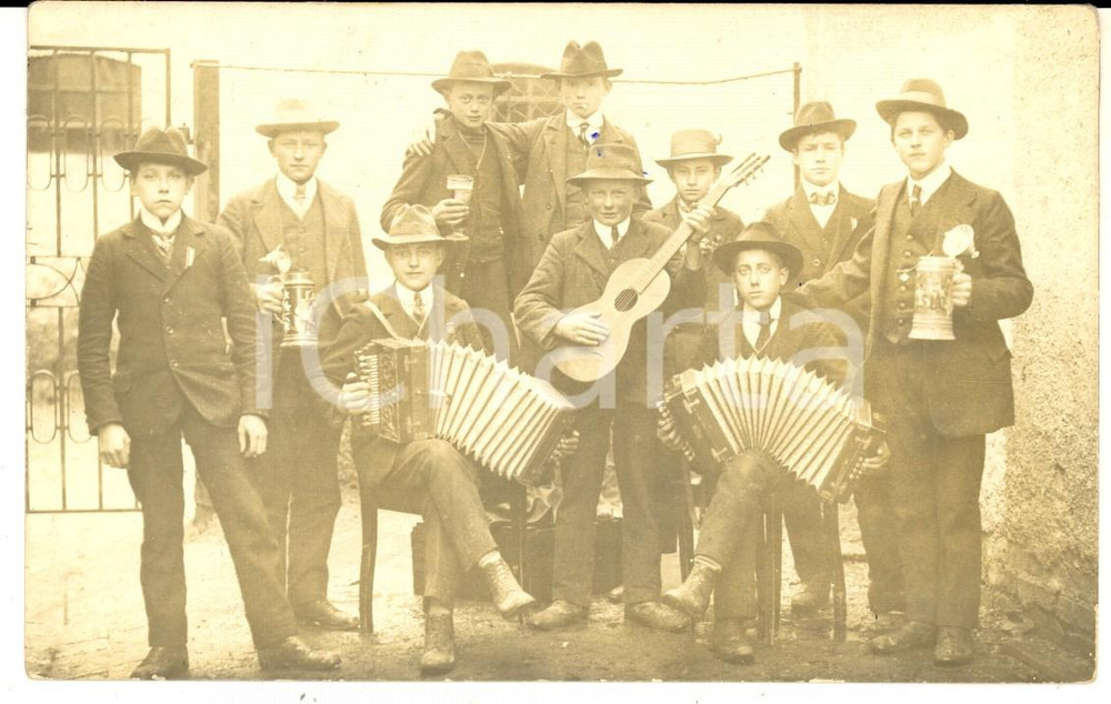 Fotografia d epoca originale 1914 GERMANIA Orchestrina di bambini con birre e fisarmoniche  Foto CURIOSA 1