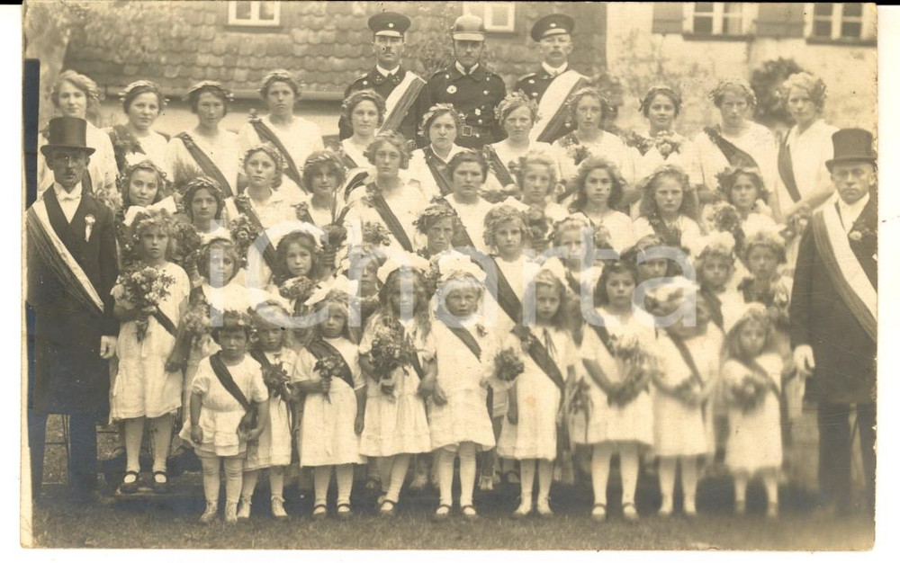 Cartolina originale da collezione 1920 ca GERMANIA Un gruppo di bambine con i Vigili del Fuoco  Foto cartolina 1